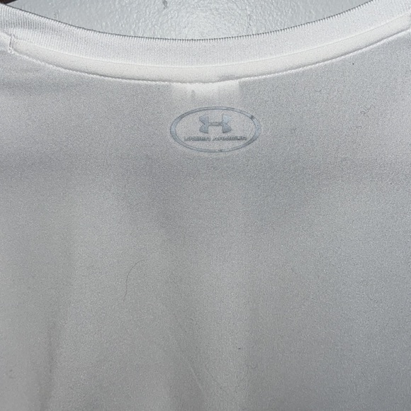Under armor heat gear tee in perfect condition … bought and never wore - Picture 4 of 8